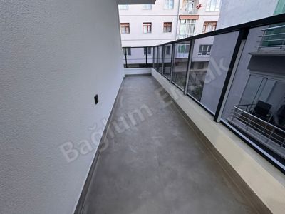 ATAPARK'TA SİTE KONSEPTİNDE LÜX YAPILI SATILIK DAİRE — fotoğraf 3