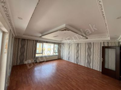 KAFKASLAR'DA BULAVARA 200M MESAFEDE İÇİ YAPILI GENİŞ DAİRE — fotoğraf 2