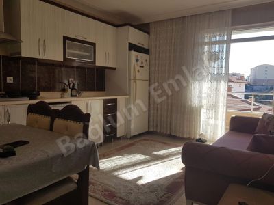 BADEMLİK CAD. 2 DAKİKA YÜRÜME MESAFESİNDE İÇİ YAPILI FIRSAT DAİRE — fotoğraf 2