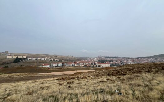 BAĞLUM MERKEZ’DE 50 METRELİK YOLA CEPHE 2 DAİRE GETİRİSİ OLAN YÜKSEK KAT SİTE ARSASI